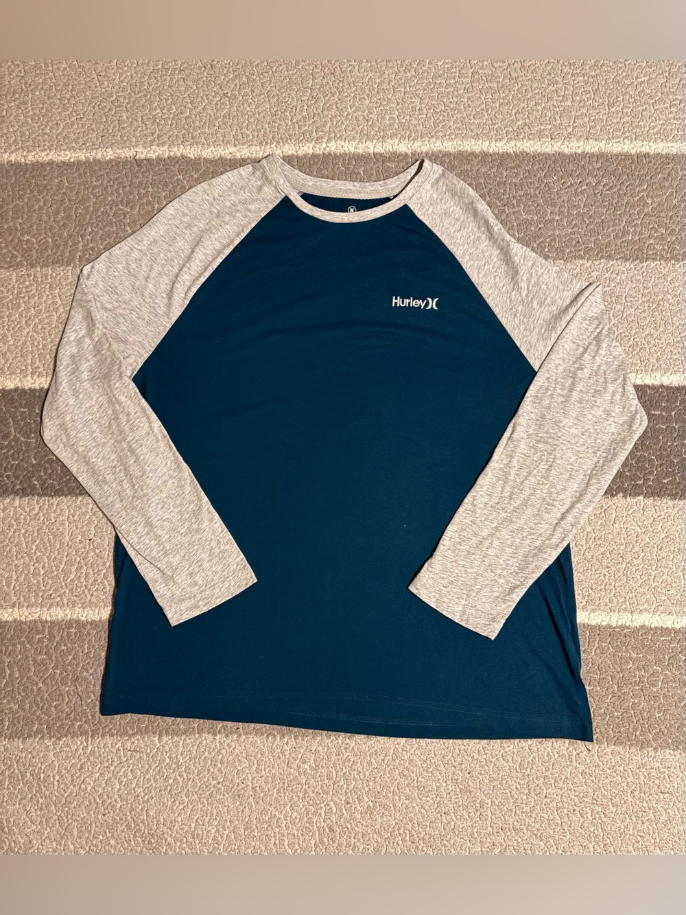 Hurley Men’s XL Navy W/ Light Grey Long Sleeves W/ Iconic Logo on Chest